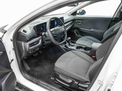 Used 2025 Kia K4 FWD image 17