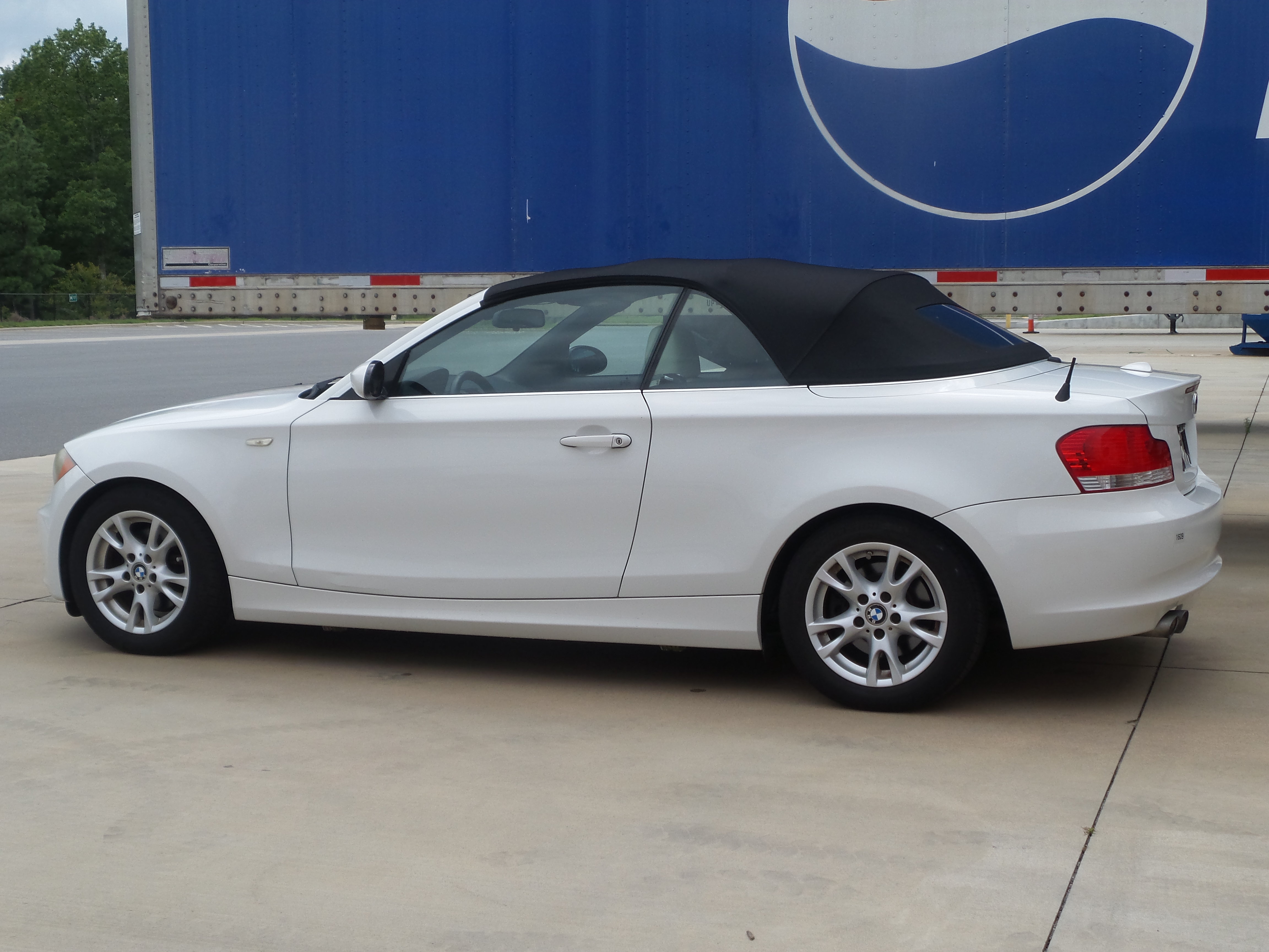 Used 2009 BMW 128i Convertible RWD image 4