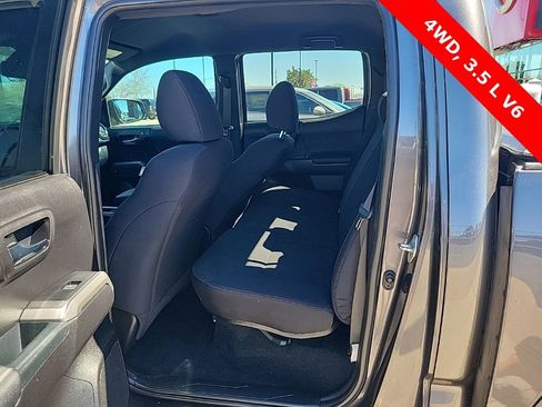 Used 2020 Toyota Tacoma TRD Sport image 12