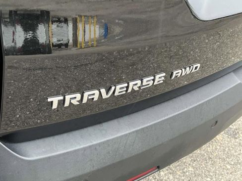 Used 2021 Chevrolet Traverse LT image 13