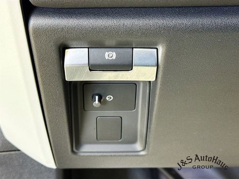 Used 2023 Land Rover Defender 110 SE AWD/4WD image 10