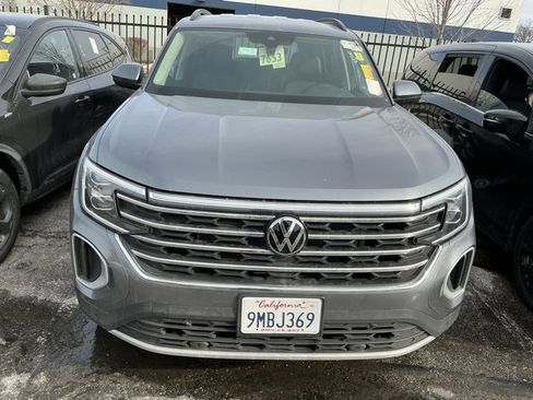 Used 2024 Volkswagen Atlas SE image 3