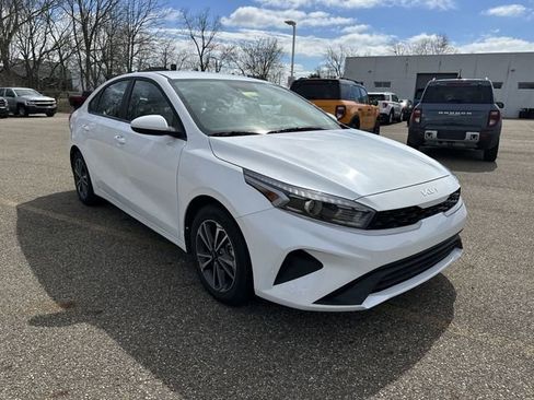 Used 2024 Kia Forte LXS FWD image 11