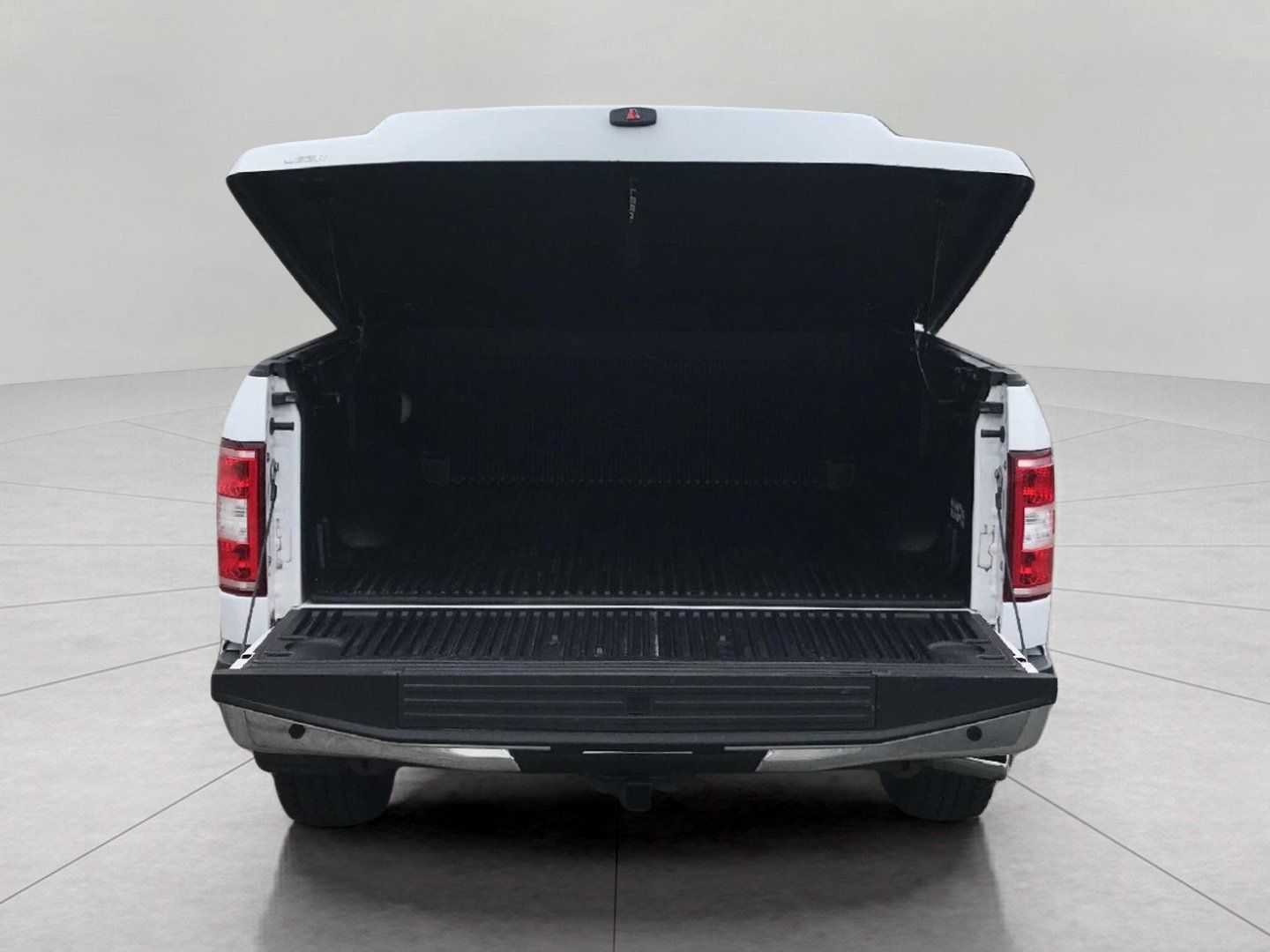 Used 2018 Ford F150 XLT w/ Equipment Group 302A Luxury AWD/4WD image 30
