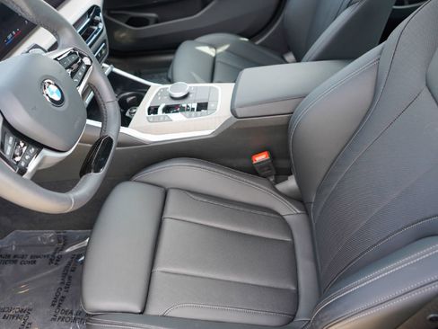Used 2025 BMW 330i Sedan image 8