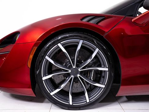 Used 2025 McLaren Artura Spider RWD image 18