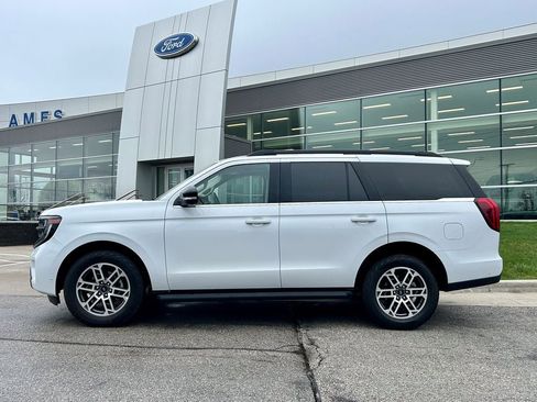 Certified 2025 Ford Expedition Active AWD/4WD image 3