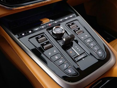 New 2026 Aston Martin DBX 707 image 31