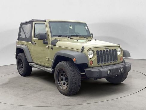 Used 2013 Jeep Wrangler Sahara w/ Connectivity Group AWD/4WD image 7