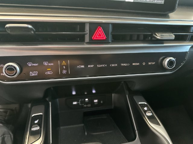 Certified 2025 Kia Sorento EX w/ Panoramic Sunroof Package AWD/4WD image 19