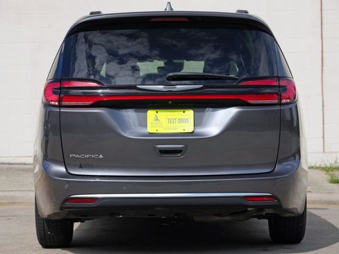 Used 2022 Chrysler Pacifica Touring-L FWD image 10
