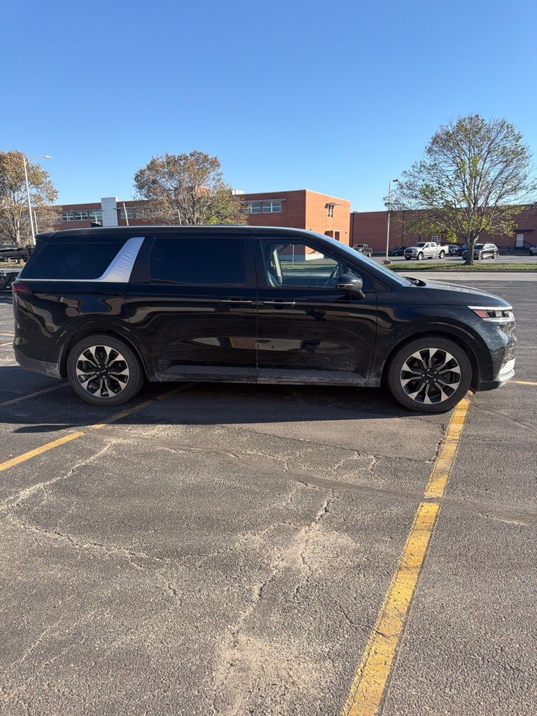 Used 2024 Kia Carnival EX FWD image 6