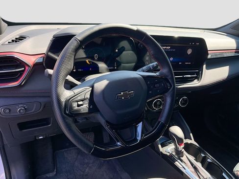 Used 2025 Chevrolet TrailBlazer RS w/ Convenience Package FWD image 11