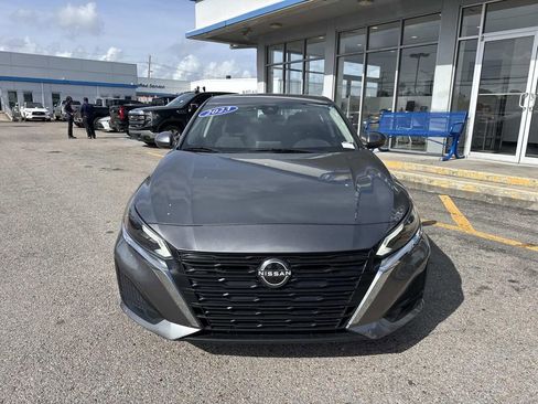 Used 2023 Nissan Altima 2.5 SV image 2