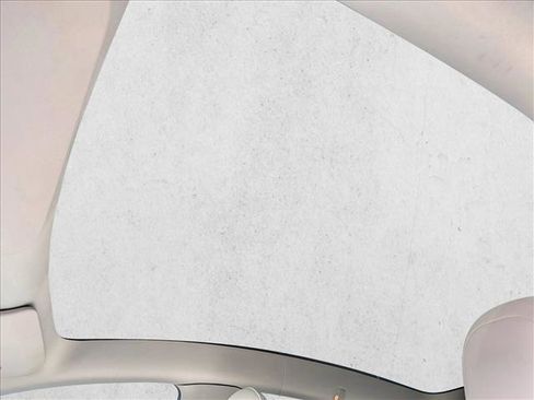 Used 2022 Tesla Model Y Long Range image 17