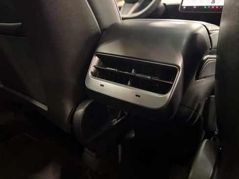 Used 2022 Tesla Model Y Long Range image 20