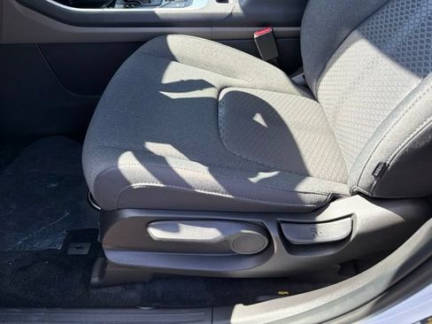 New 2026 Kia Carnival LX FWD image 12