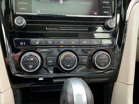 Used 2020 Volkswagen Passat 2.0T SEL image 15