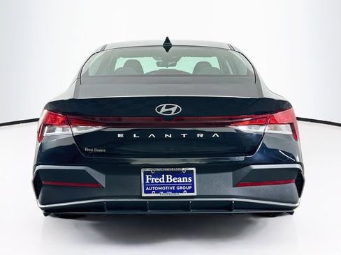 Certified 2025 Hyundai Elantra SE FWD image 7