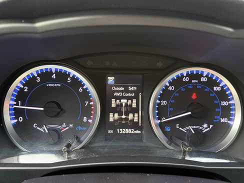 Used 2019 Toyota Highlander LE AWD/4WD image 11