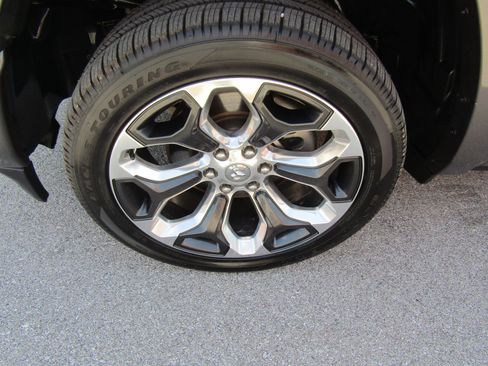 Used 2021 RAM 1500 Limited w/ Body Color Bumper Group image 9