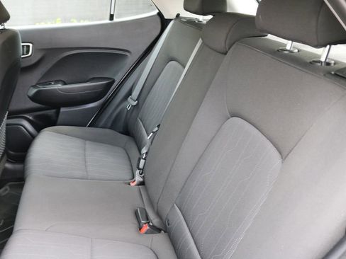 Used 2022 Hyundai Venue SE image 15