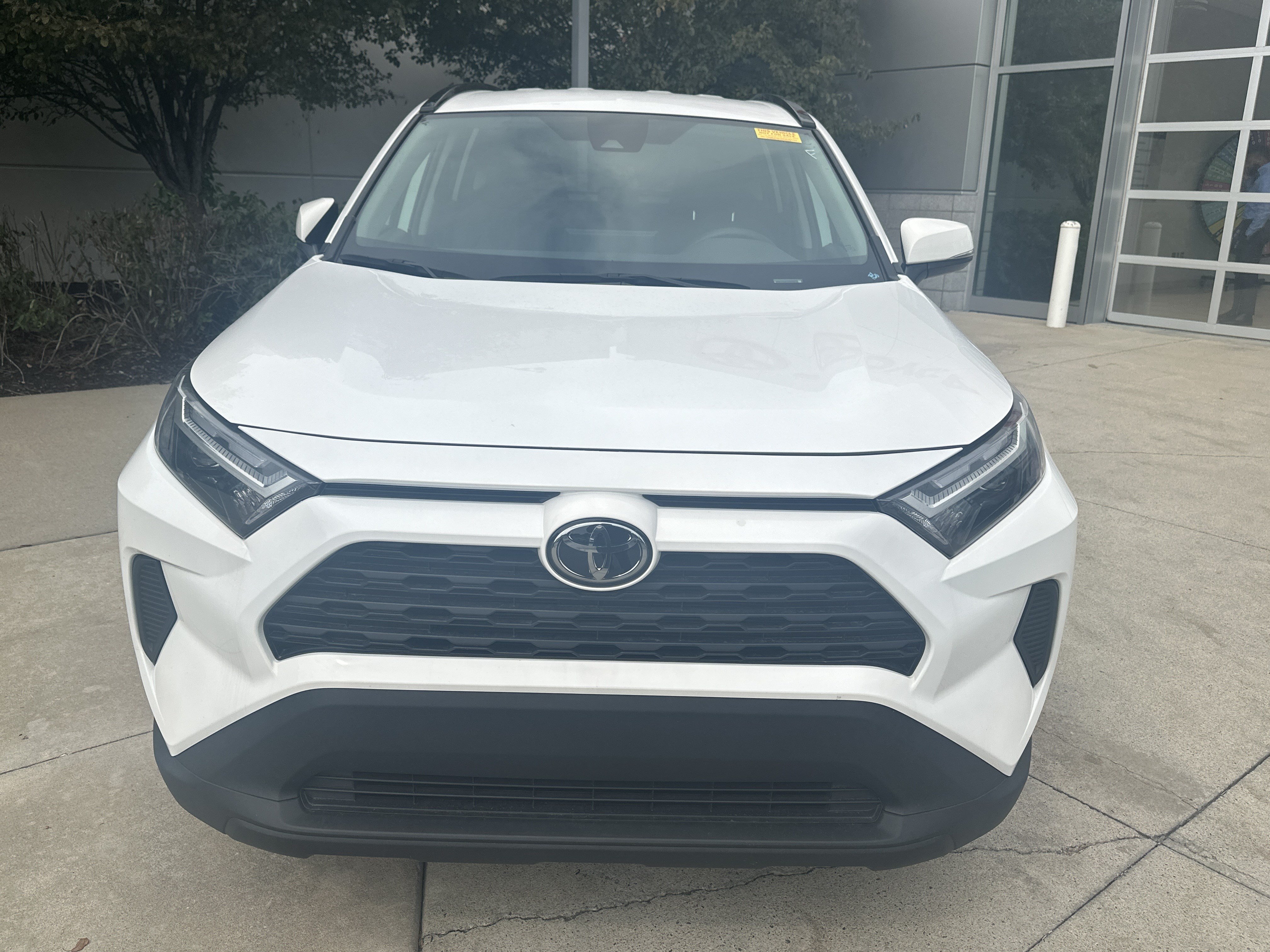 Used 2025 Toyota RAV4 XLE AWD/4WD image 5