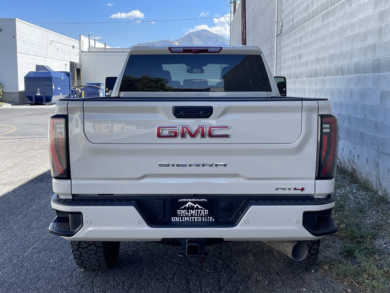 Used 2026 GMC Sierra 2500 AT4 AWD/4WD image 9