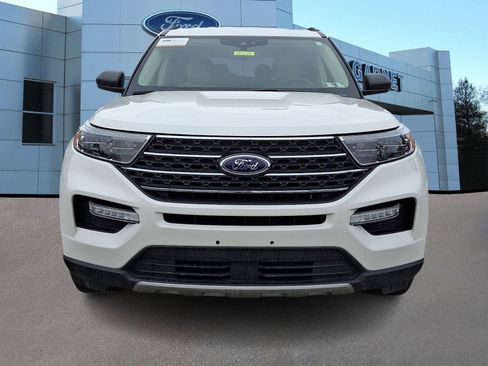 Certified 2023 Ford Explorer XLT w/ Equipment Group 202A AWD/4WD image 3