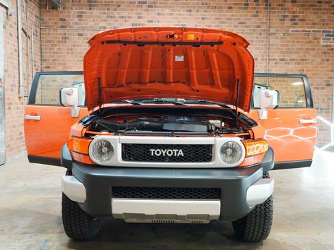 Used 2014 Toyota FJ Cruiser 4WD w/ Upgrade Package image 26