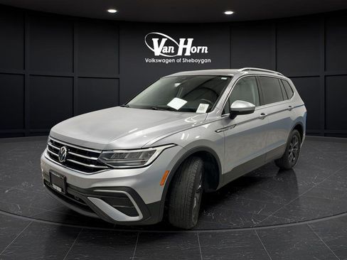 Used 2024 Volkswagen Tiguan SE AWD/4WD image 3