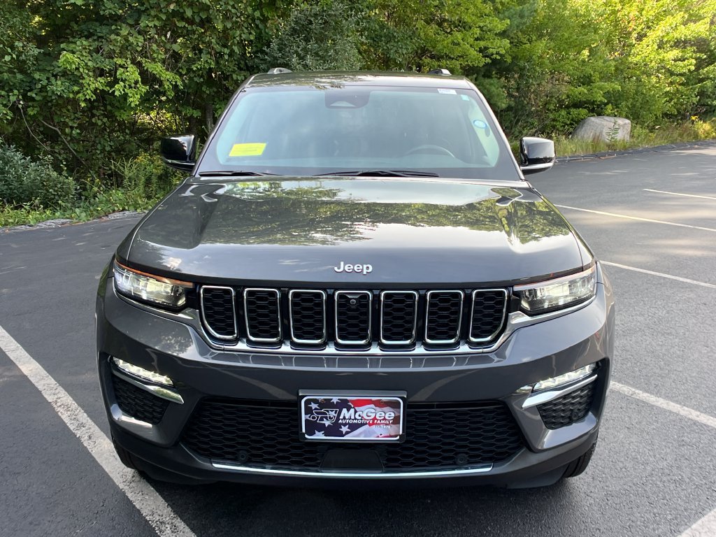 Used 2023 Jeep Grand Cherokee Limited w/ Luxury Tech Group II AWD/4WD image 8
