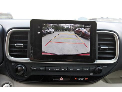 Used 2024 Hyundai Venue Limited FWD image 28