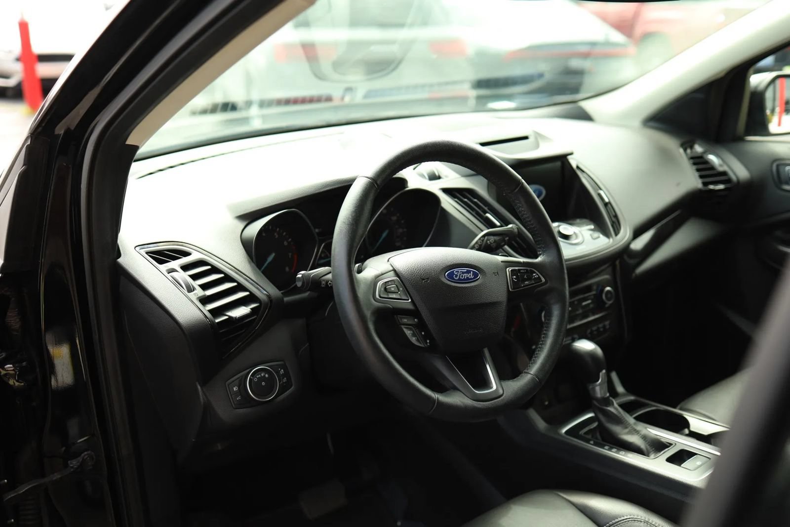 Used 2018 Ford Escape Titanium w/ Ford Safe & Smart Package FWD image 14