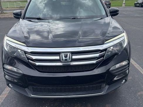 Used 2017 Honda Pilot Elite image 2