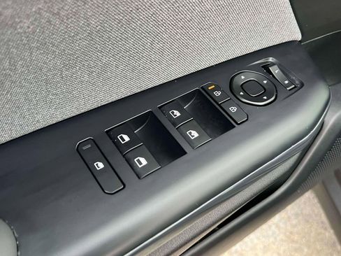 Used 2025 Kia K4 EX image 16