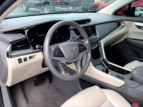 Used 2019 Cadillac XT5 Luxury w/ LPO, Radiant Package FWD image 5