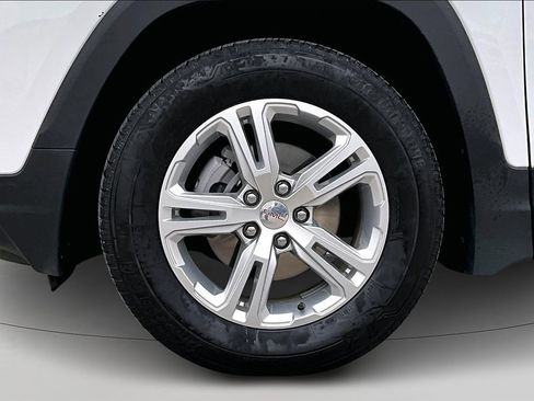 Used 2024 GMC Terrain SLE image 31