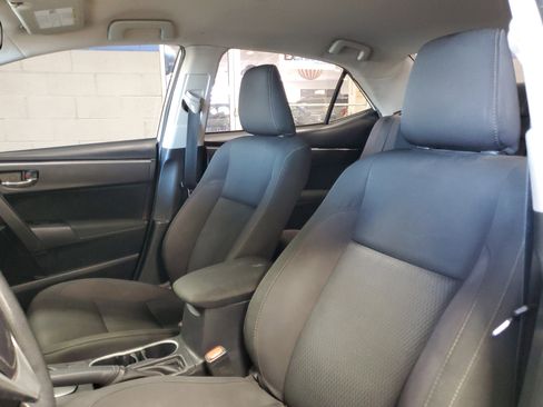 Used 2018 Toyota Corolla LE FWD image 17