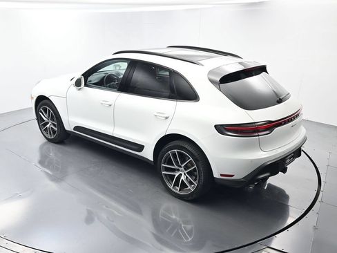 Certified 2025 Porsche Macan AWD/4WD image 37