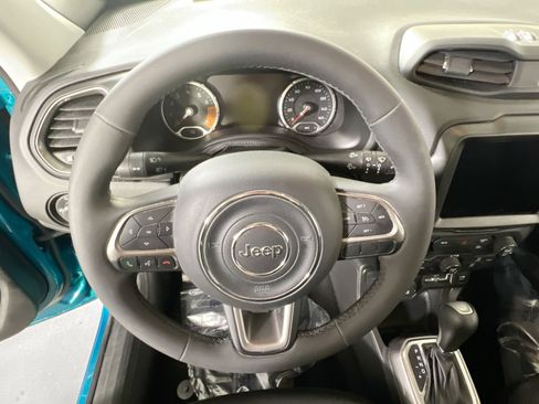 Used 2022 Jeep Renegade Latitude image 11