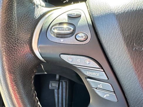 Used 2020 Nissan Pathfinder SV image 24