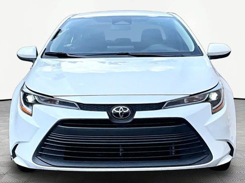 Used 2025 Toyota Corolla LE FWD image 4