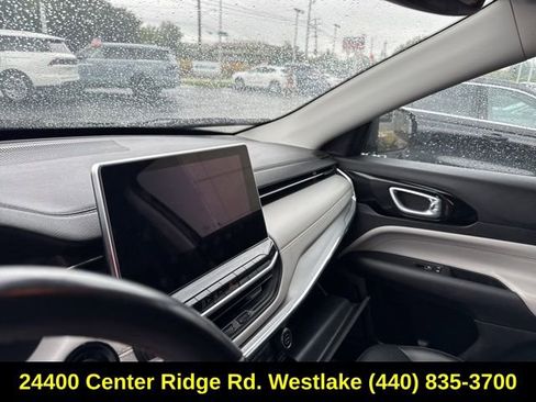 Used 2022 Jeep Compass Limited image 11