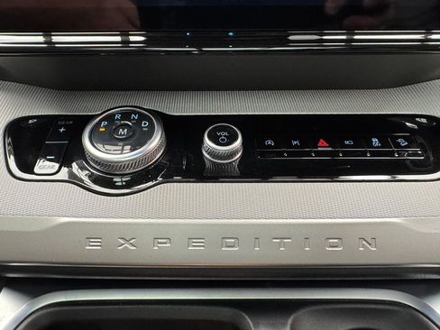 Certified 2025 Ford Expedition Active AWD/4WD image 20