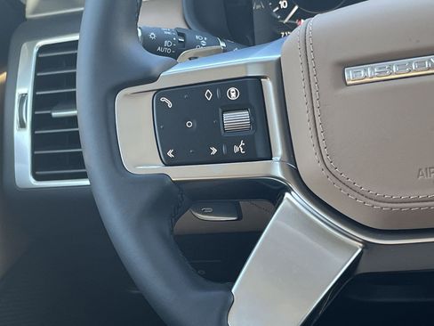 New 2025 Land Rover Discovery Metropolitan Edition image 14