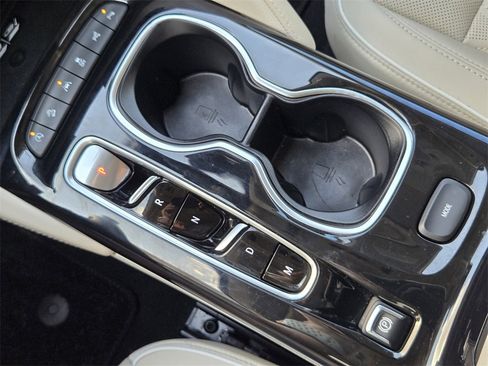 Used 2023 Buick Envision Avenir image 19