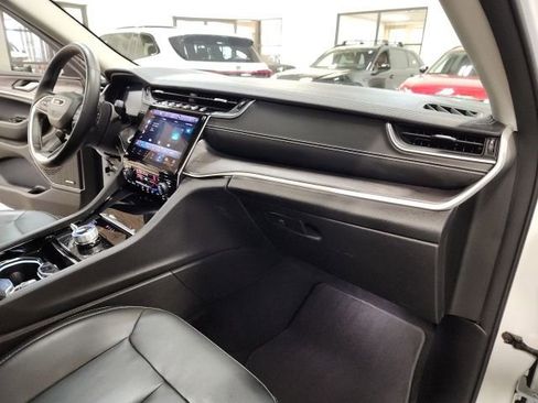 Used 2022 Jeep Grand Cherokee Limited image 35