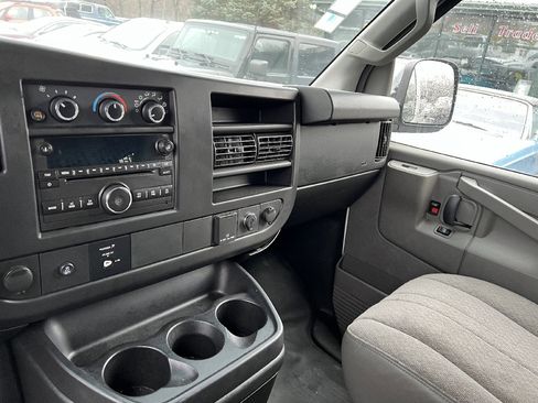 Used 2017 GMC Savana 2500 image 9