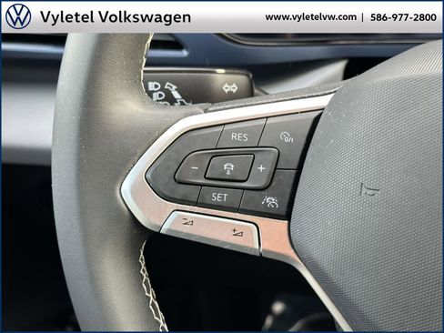 Certified 2023 Volkswagen Taos SE w/ Black Wheel Package image 23